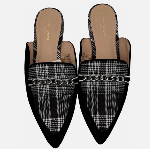 Ann Taylor Womens Black Pointed Toe Chain Slip Mules Size 9.5 Loafers Faux Suede - Picture 5 of 10